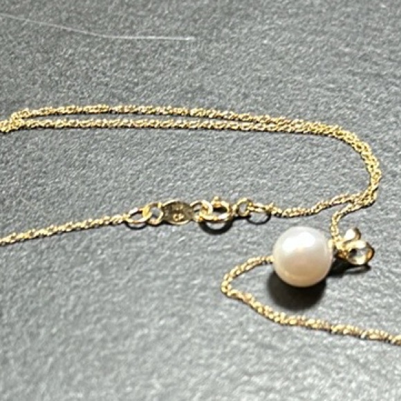 14KT Gold Akoya Pearls Necklace & Pearl Earrings Set - Picture 7 of 11
